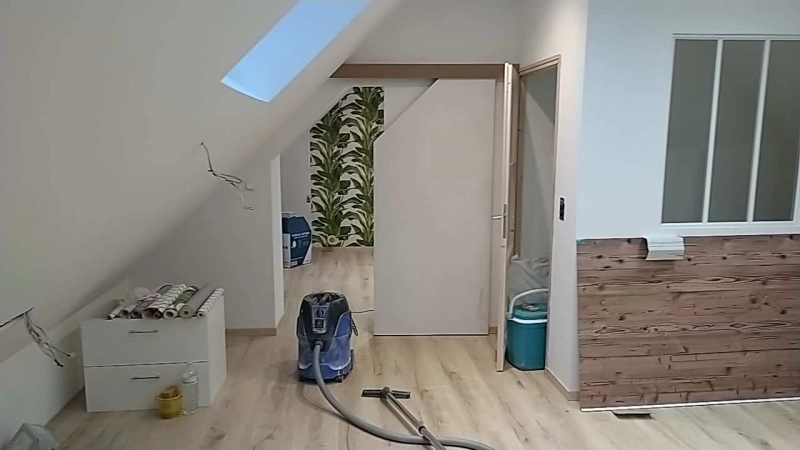 Comment transformer un comble aménagé en un espace chaleureux et fonctionnel ?